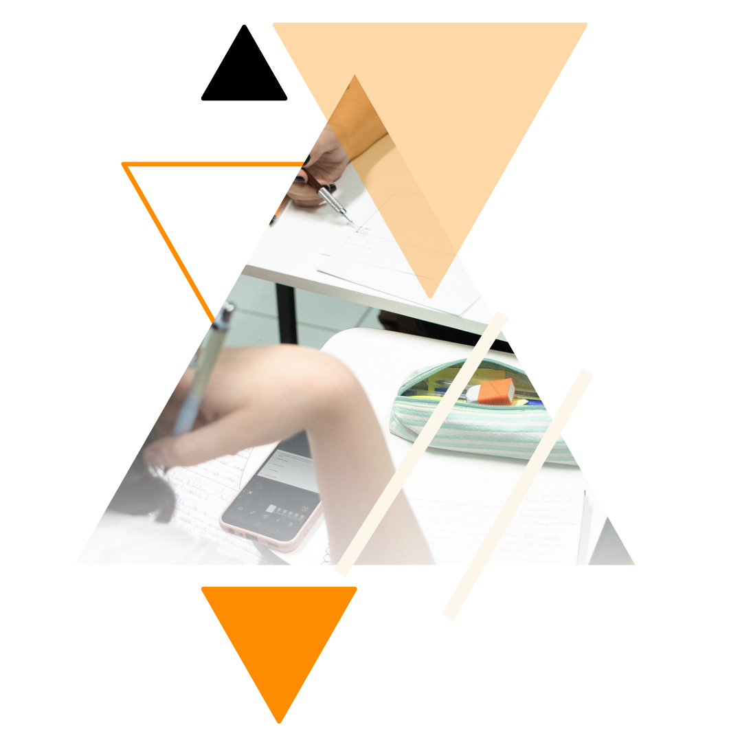 Professor ensinando matemática em aula particular